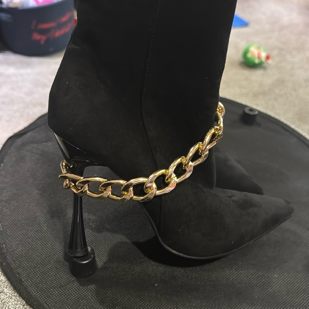 Chic Black and Gold Heeled Boots with Chunky Chain - Picture 13 of 13